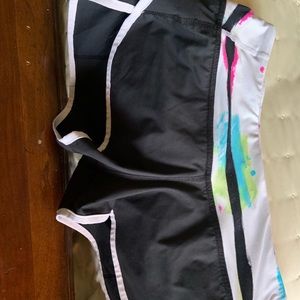 Lulu Lemon Wet Dry Warm size 2 Shorts.